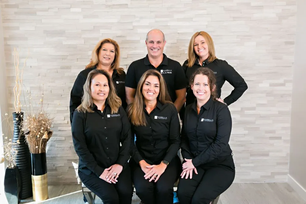 El equipo de Varella Endodoncia posando juntos